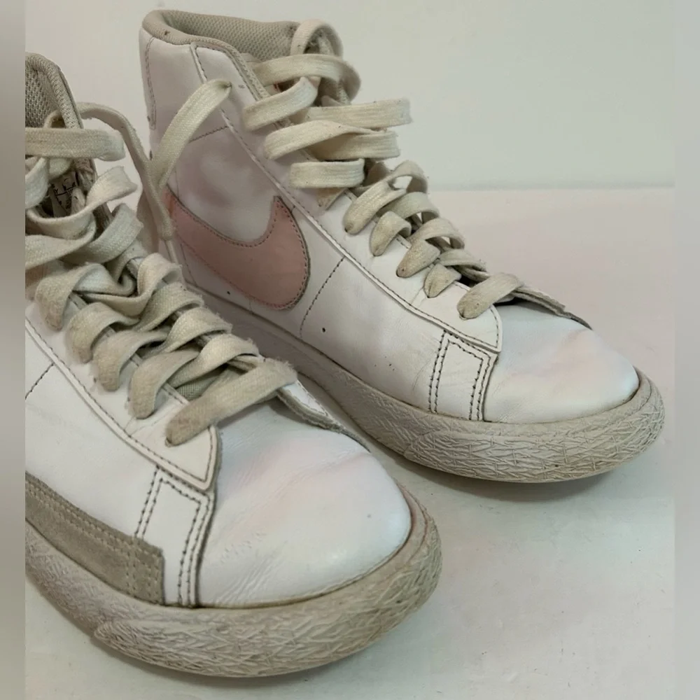 Nike Blazers White and Pink Youth 5.5 Women’s 7